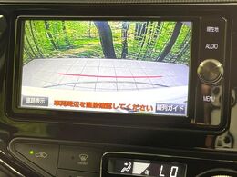 【バックカメラ】駐車時に後方がリアルタイム映像で確認できます。大型商業施設や立体駐車場での駐車時や、夜間のバック時に大活躍！運転スキルに関わらず、今や必須となった装備のひとつです！