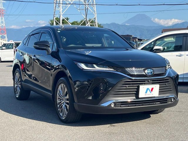 大好評のボディコーティング「弾スプラッシュコート」もご納車までに施工可能。通常のガラスコートと異なる、耐久年数6年の無機質ガラスコーティングが、ボディをキレイな状態に保ってくれます。