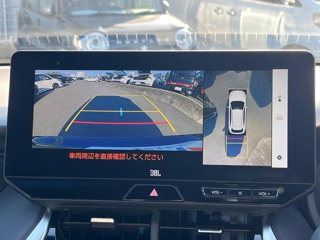【パノラミックビューモニター】専用のカメラにより、上から見下ろしたような視点で360度クルマの周囲を確認することができます☆死角部分も確認しやすく、狭い場所での切り返しや駐車もスムーズに行えます。