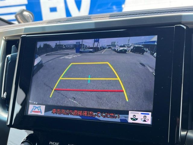 【バックカメラ】駐車時に後方がリアルタイム映像で確認できます。大型商業施設や立体駐車場での駐車時や、夜間のバック時に大活躍！運転スキルに関わらず、今や必須となった装備のひとつです！