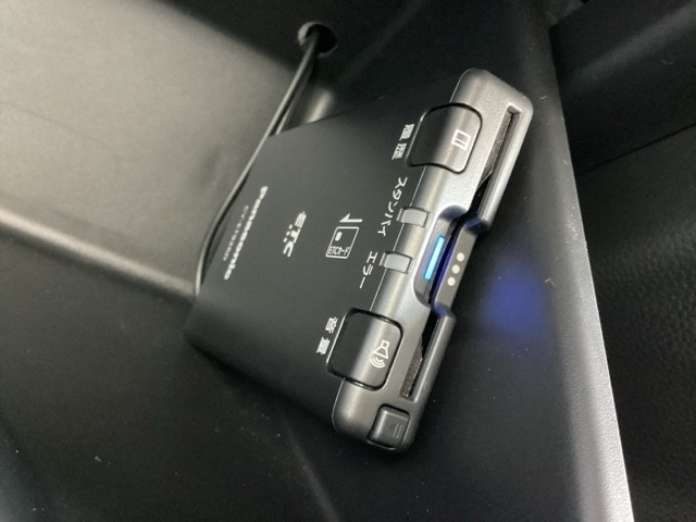 ETCも付いておりますので、高速道路の料金所もノンストップ通過可能ですよ＾＾是非揃えたい装備ですね！