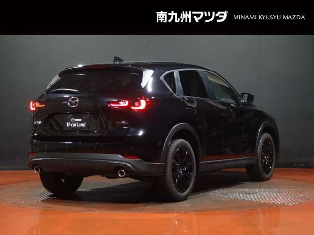 【CX-5】上質感と精悍さを兼ね備え、ワイド感を強調した意匠。オールラウンドな機能美と品格、洗練されたデザイン。