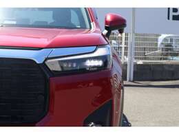 【フルLEDヘッドライト】デイライトは、昼間でも車の存在を周囲に知らせ、安全性を高めることができます！