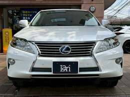 レクサスを象徴とする大型スピンドル形状で立体感のあるメッシュパターン！