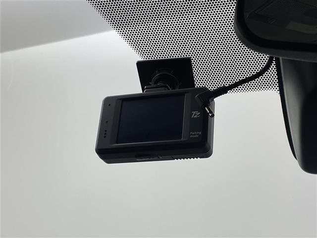 【ドライブレコーダー】映像・音声などの運転中の記録を残します。事故などを起こした起こされた時の証拠になりえますので、もしも時でも安心ですね。