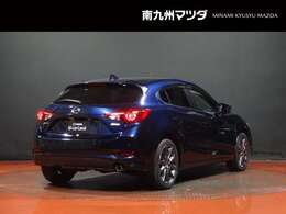 【AXELA】フラットな乗り心地と操舵性が評価されており、デザインは躍動感と力強さを表現したエクステリアと、上質なインテリアが特徴です。