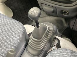 【フロア5速MT】5速マニュアル車！！スポーティーな走行をお楽しみいただけます♪