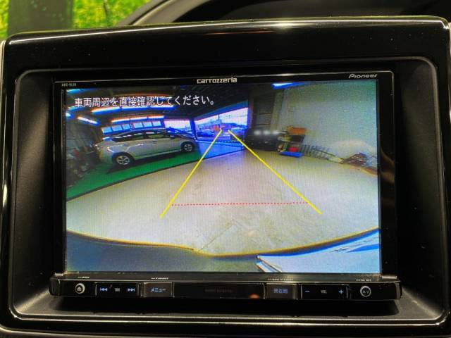 【バックカメラ】駐車時に後方がリアルタイム映像で確認できます。大型商業施設や立体駐車場での駐車時や、夜間のバック時に大活躍！運転スキルに関わらず、今や必須となった装備のひとつです！