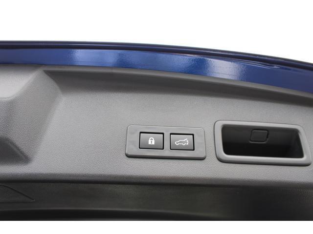 「電動パワーリヤゲート」(GT-Hはハンズフリーオープンパワーリヤゲート機能付き)を標準装備、荷物で両手がふさがっている際にリヤゲートのスバルマークに身体の一部をかざすだけで自動でオープンしてくれます