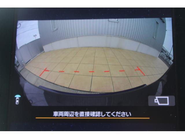 フロントカメラの映した画像、狭い駐車場などでの切り返し時など便利なカメラの映像です