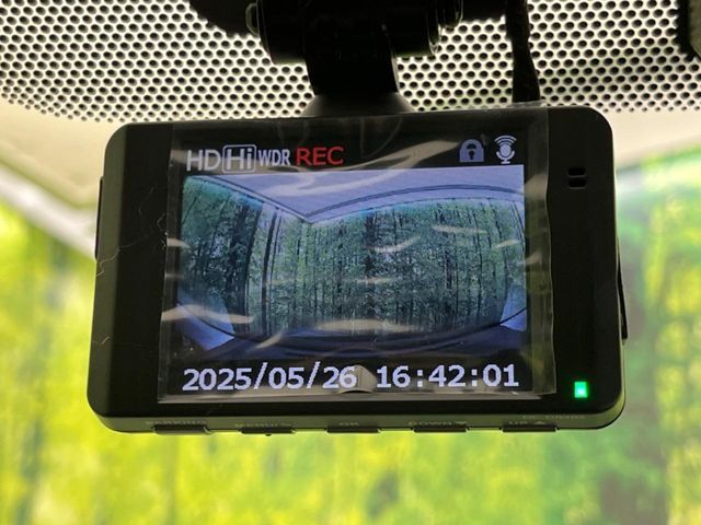 【ドライブレコーダー】安心・安全なカーライフに必須のドライブレコーダーを装備！走行中はもちろん、あおり運転や事故に遭遇した際の状況も映像で記録し、万一のリスクに備えます。