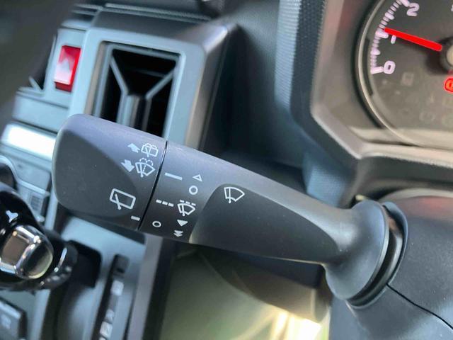 3.「認定中古車カルテ」は、走行距離や修復歴に加えてキズ・凹みの有無・状態や消耗品の交換、過去の整備状況がわかります。