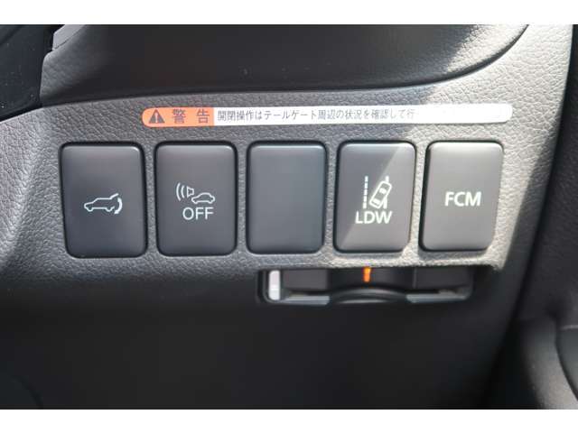 電動テールゲート　接近通報　車線逸脱警報　衝突軽減ブレーキ　ETC