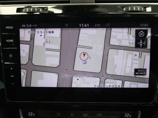 タッチスクリーンを採用。従来のナビゲーションシステムの域を超える、車両を総合的に管理するインフォテイメントシステムです。