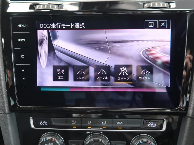 ダンパーの減衰力や電動パワーステアリングの特性を瞬時にコントロールする先進のサスペンションシステム。「ノーマル」「コンフォート」「スポーツ」などモードをスイッチ一つで選択可能です。