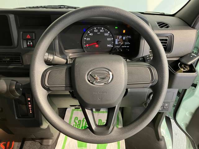 ご納車前に納車点検（法定12ヶ月点検相当）を実施し、基本性能に関わる機能や状態を徹底的に点検します。