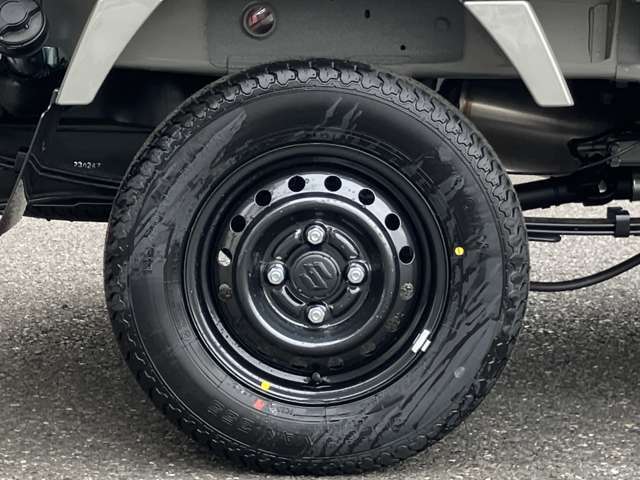 純正ホイールを装着しております。車両に関してのご質問は、スタッフまでお気軽にお問合せ下さい！TEL：0439-88-6662