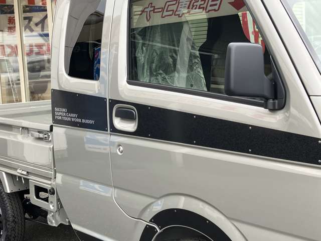 視認性が良い大型ミラー。安全運転に大活躍です！