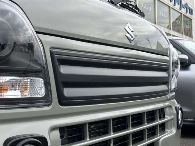 暗い夜道や雨の日でも明るく照らしてくれます！