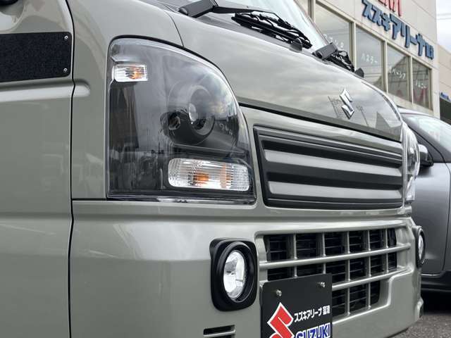 暗い夜道や雨の日でも明るく照らしてくれます！