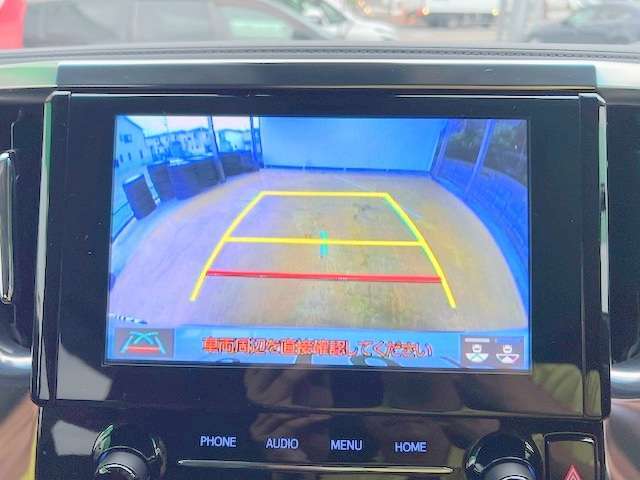 バックカメラがついて後方確認が簡単にできます！苦手としている車庫入れ等も安心して出来ますね！凄く需要の高い装備ですので、最初から付いていれば言う事なしですよね！？