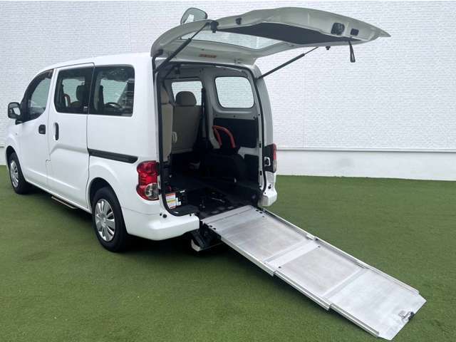軽自動車から外車まで選び抜かれたお薦め車両を展示中