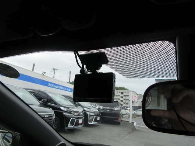 ドラレコ付きなので普段の運転がより安心に！