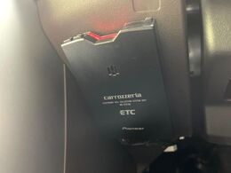 【ETC】高速道路の料金所をストレスなく通過！話題のスポットやサービスエリアに多い「スマートIC」利用時は必須のアイテムです。当店でセットアップを実施、ご納車当日からすぐにご利用いただけます！