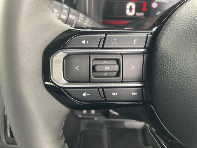 【ステアリングオーディオスイッチ】　運転をしながらナビやオーディオの音量調節をすることが可能です！目線をそらす事なく操作出来るので、ドライバーにとっては嬉しい機能です。