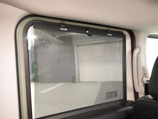 ロールサンシェード付き