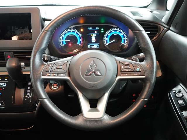 質感の良い本革巻きハンドル！