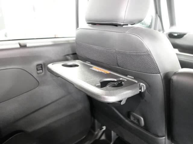 助手席シートバックテーブル付き