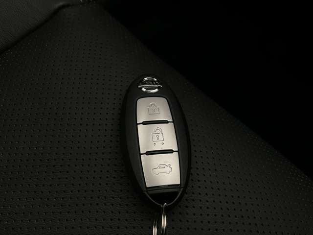 スマートキー・プッシュスタート搭載！ワンタッチでエンジン始動が可能です♪
