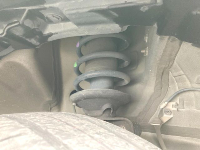 お車を安心してお乗りいただく為には、足回りの定期点検が欠かせません。サービスサポート（有償保証）では無料点検もご提供しており、安心のカーライフをお過ごしいただけるサポート体制が整っています。