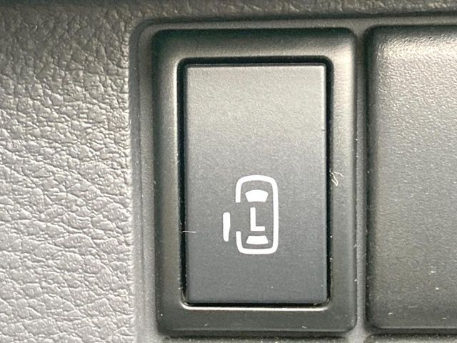 【パワースライドドア】スマートキーや運転席のスイッチでスライドドアの開閉が可能♪電動だから力を入れてドアを開ける必要が無く、小さいお子様でも、重い荷物を持っている時もラクに開け閉めできます♪