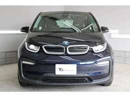 低走行で外装、内装ともに大変綺麗なBMW　i3ご入庫です！1オーナー、禁煙車、ディーラー整備の安心の1台です！スペアキー、取扱説明書、充電ケーブルもついてますよー！