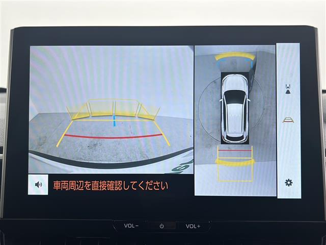 【パノラミックビューモニター】クルマを真上から見下ろした視点で駐車をサポートします！クルマの斜め後ろや真横など、いち早く障害物に気が付くことができます。