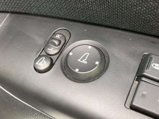 WECARSでは各商談席に大型モニターをご用意しております！見やすい大画面でゆったりと全国の在庫をご覧いただけます！是非ご来店お待ちしております！
