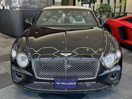 Midnight Emerald Pearl 　　6リッターW12ツインターボ　635ps/6000rpm　900Nm/1350-4500rpm(カタログ値)　4880×1965×1405mm　275/35ZR22＆315/30ZR22　ヘッドアップディスプレイ