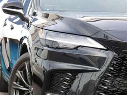 鮮やかなレッドハーフレザーインテリア！！　メーカーOPパノラマルーフ・オレンジキャリパー・デジタルインナーミラーにディーラーOPスポーティ