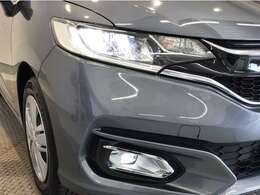 【LEDヘッドライト】ディスチャージヘッドライト（HID）と同等の明るさで、夜道や雨天走行が明るく視界良好！！　フォグライトも装備で、安心感さらにUPです♪安心ドライブを楽しんで下さい♪