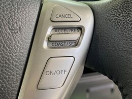 【クルーズコントロール】高速道路もラクラク走行。アクセルを離しても一定速度で走行ができ、長距離運転時の負担を軽減！加速・減速も簡単なスイッチ操作で調整できます。
