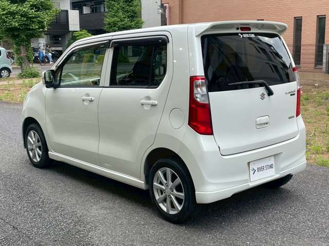 遠方のお客様で実際にお車を見る事ができない場合は、目立つ傷やご指定の箇所を写真撮影し、別途メール等でお送りする事も可能です。ラインでのやり取りにも対応しておりますので、お気軽にご用命くださいませ！