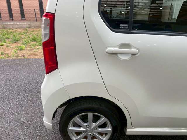 第三者機関による車両検査を実施しております。出来るだけ安心安全の車両状態でお客様に納車できるよう心掛けております。