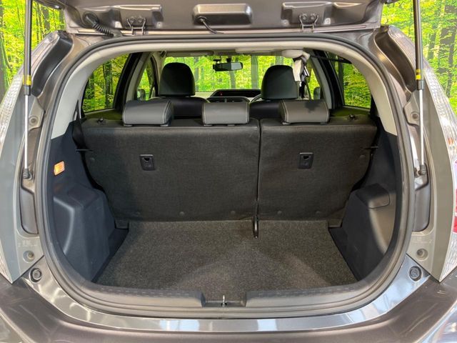 普段のお買い物や通勤、送迎等に十分な荷室スペースを確保しております。セカンドシートを倒すと、大きな荷物の積載も可能です♪