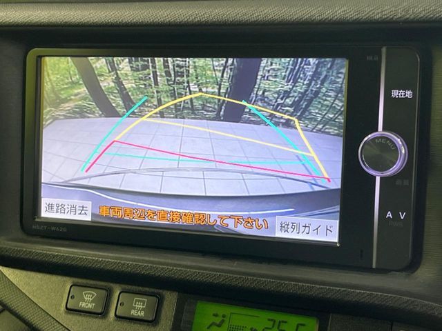 【バックカメラ】駐車時に後方がリアルタイム映像で確認できます。大型商業施設や立体駐車場での駐車時や、夜間のバック時に大活躍！運転スキルに関わらず、今や必須となった装備のひとつです！