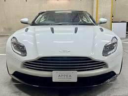 2003年以来アストンのラインナップの中心的なモデル『DB9』の後継車として2016年にデビュー◎ターボEGでありながら『フォーン』と軽く乾いたエキゾーストノートもまたアストンマーティンの流儀を踏襲！