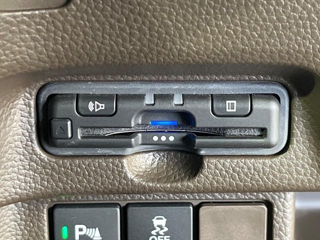 【ETC】高速道路の料金所をストレスなく通過！話題のスポットやサービスエリアに多い「スマートIC」利用時は必須のアイテムです。当店でセットアップを実施、ご納車当日からすぐにご利用いただけます！