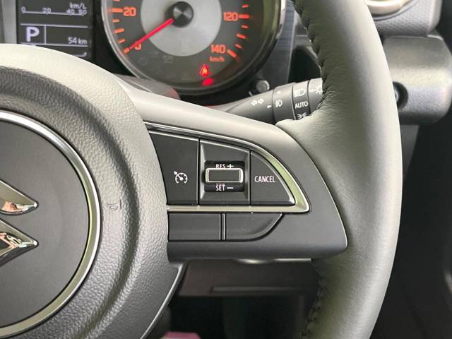 【クルーズコントロール】高速道路もラクラク走行。アクセルを離しても一定速度で走行ができ、長距離運転時の負担を軽減！加速・減速も簡単なスイッチ操作で調整できます。