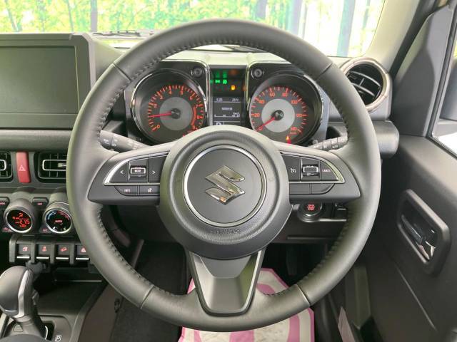 【純正革巻きステアリング】上質な革を使用することで、手にしっかり馴染みとても運転しやすいハンドルです♪